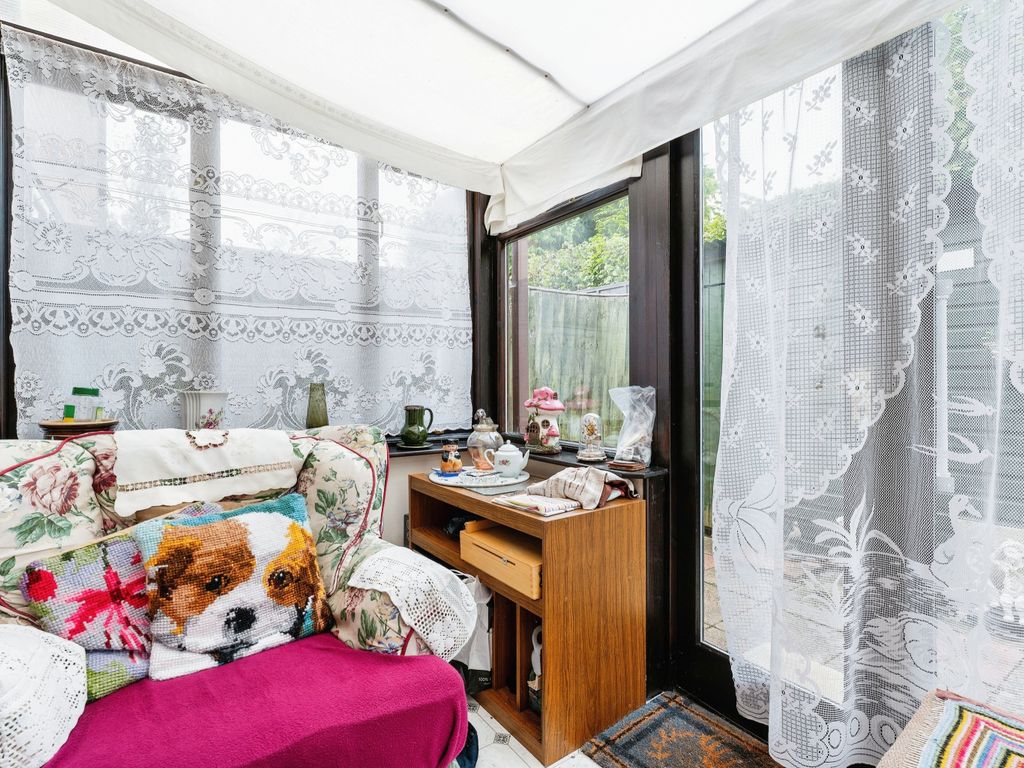 2 bed terraced house for sale in Llethyr Bryn, Llandrindod Wells LD1, £145,000