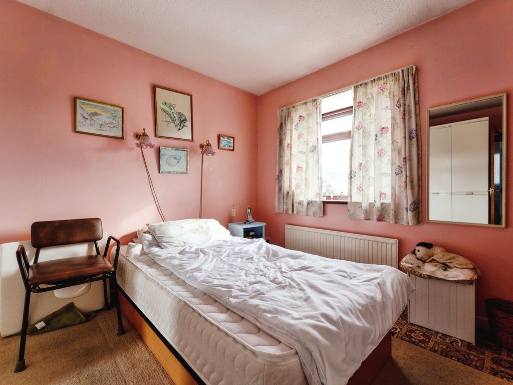 2 bed terraced house for sale in Llethyr Bryn, Llandrindod Wells LD1, £145,000