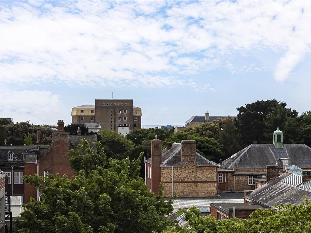 2 bed flat for sale in Christchurch Road, Bournemouth BH1, £265,000