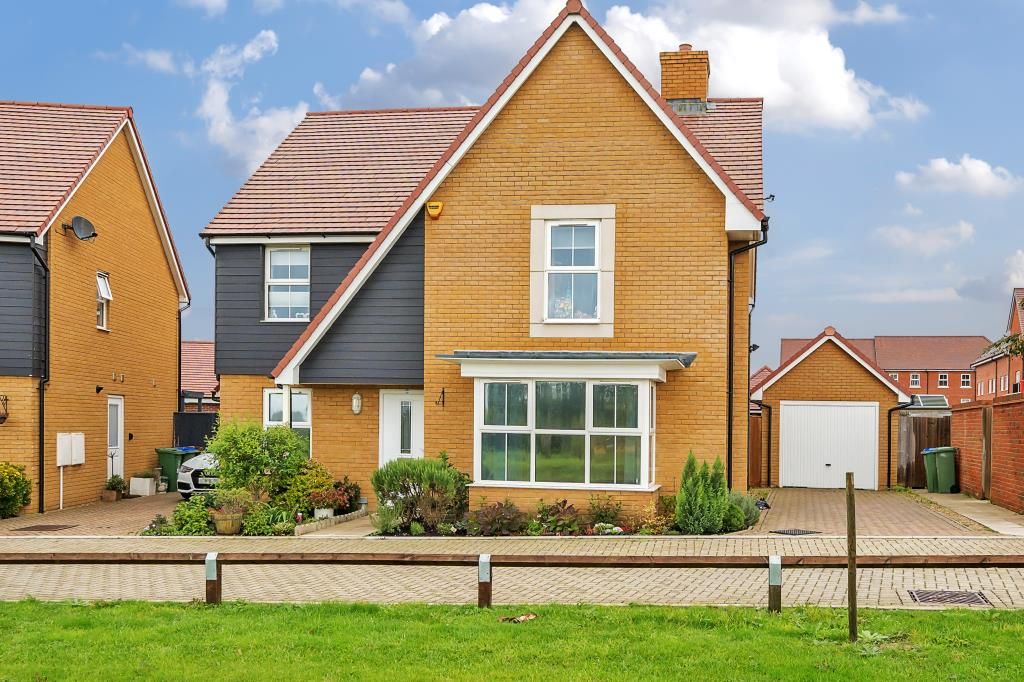 4 bed detached house for sale in Bobby Road, Aylesbury HP22, £600,000