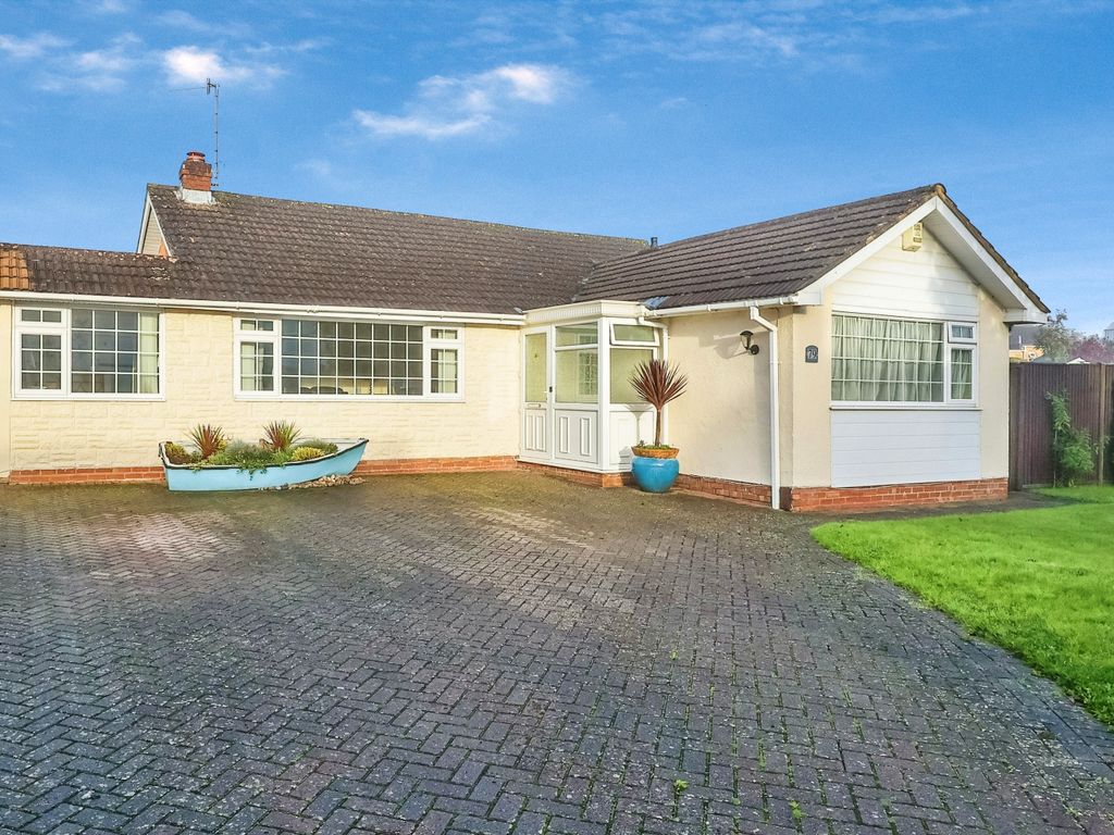 4 bed bungalow for sale in Greenfield Crescent, Waterlooville, Hampshire PO8, £525,000