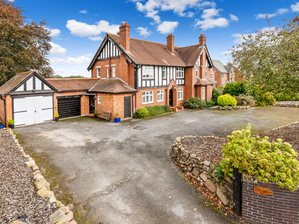4 bed detached house for sale in Tarporley Road, Whitchurch SY13, £600,000