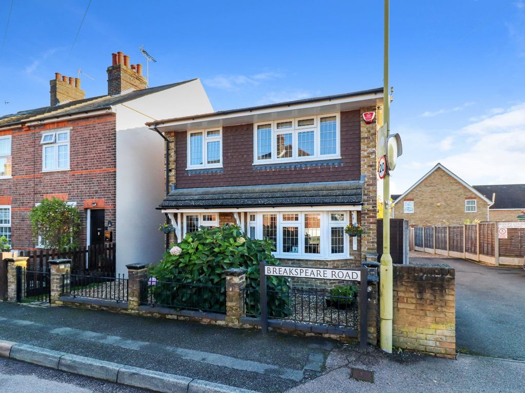 3 bed detached house for sale in Breakspeare Road, Abbots Langley WD5, £675,000