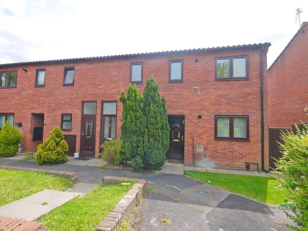 1 bed flat for sale in Langton Grove, Northwood HA6, £309,950
