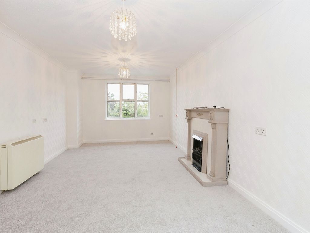 1 bed flat for sale in Longbridge Road, Barking IG11, £120,000