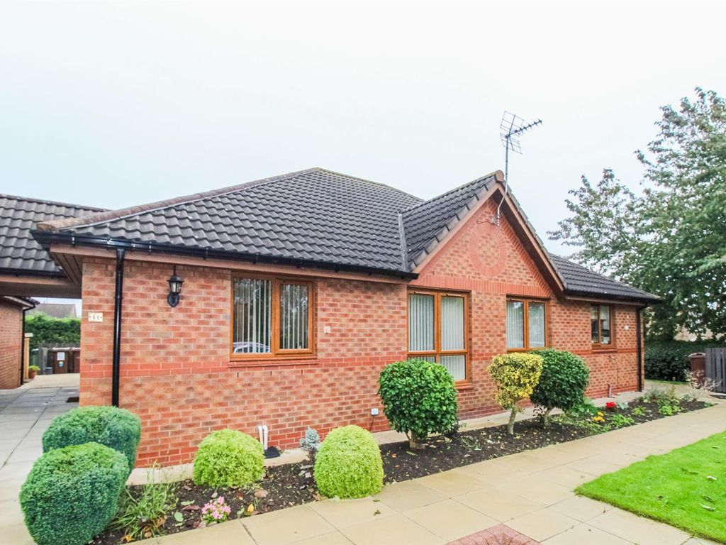 2 bed semi-detached bungalow for sale in Fairway Gardens, Normanton WF6, £130,000