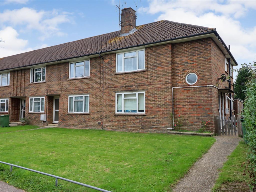 1 bed flat for sale in Orchard Road, Horsham RH13, £170,000