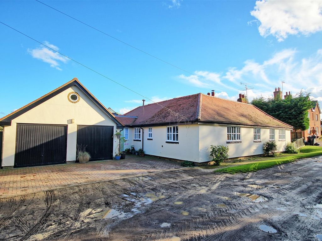 4 bed detached bungalow for sale in Stanstead Road, Hunsdon, Ware SG12, £875,000