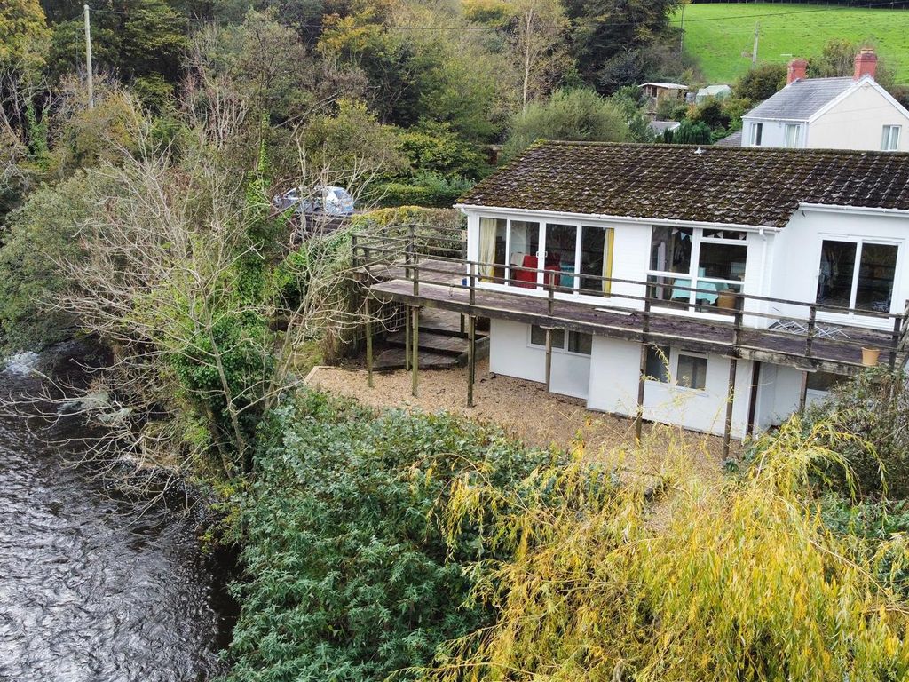 3 bed property for sale in Pontllolwyn, Llanfarian, Aberystwyth SY23, £325,000