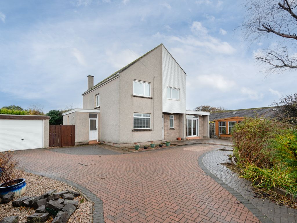 4 bed detached house for sale in Seaton Road, Arbroath DD11, £300,000