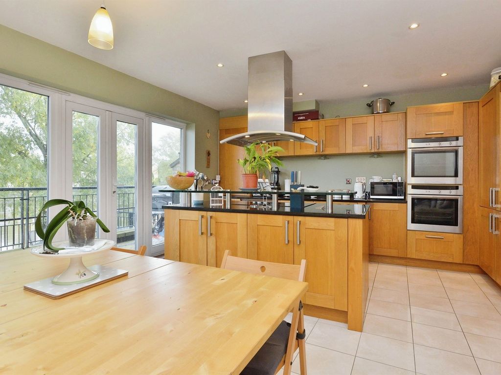 4 bed town house for sale in Felsted, Caldecotte, Milton Keynes MK7, £875,000