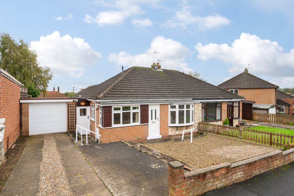 3 bed bungalow for sale in Broom Road, Tadcaster LS24, £275,000
