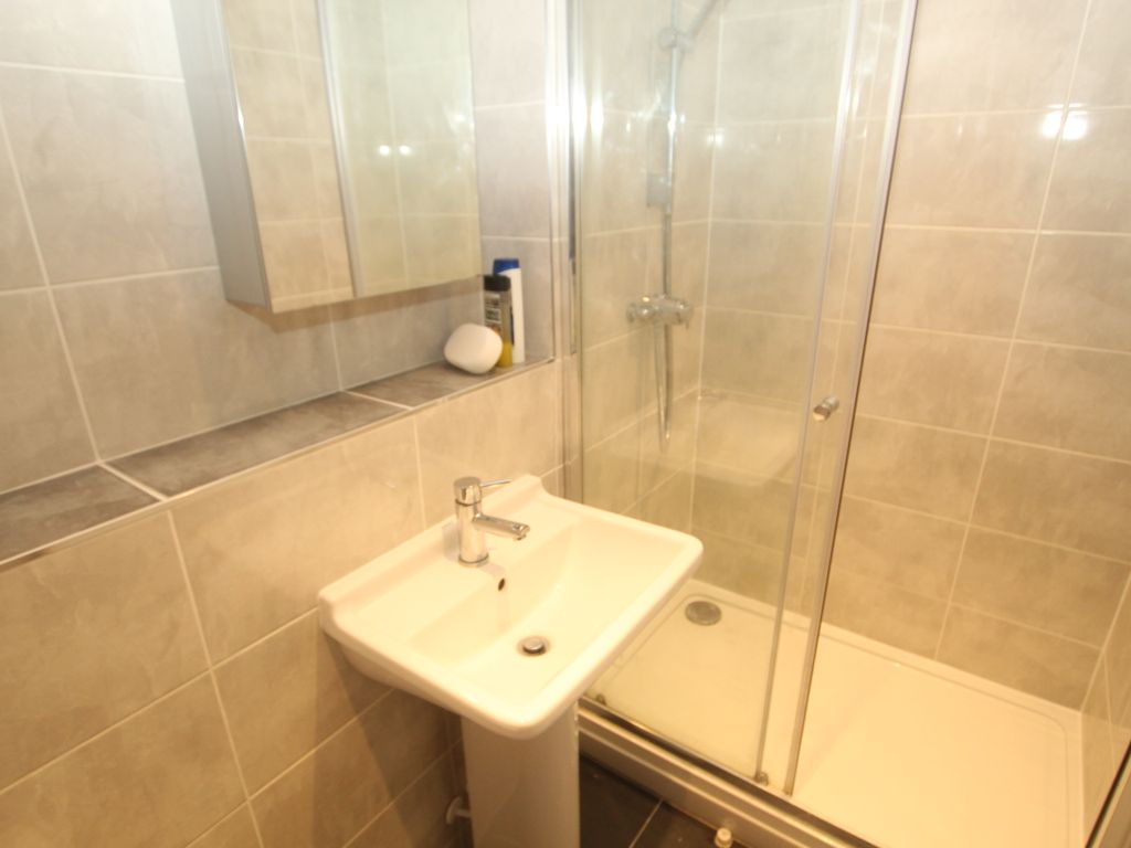 2 bed flat for sale in Chieftain Way, Cambridge CB4, £255,000