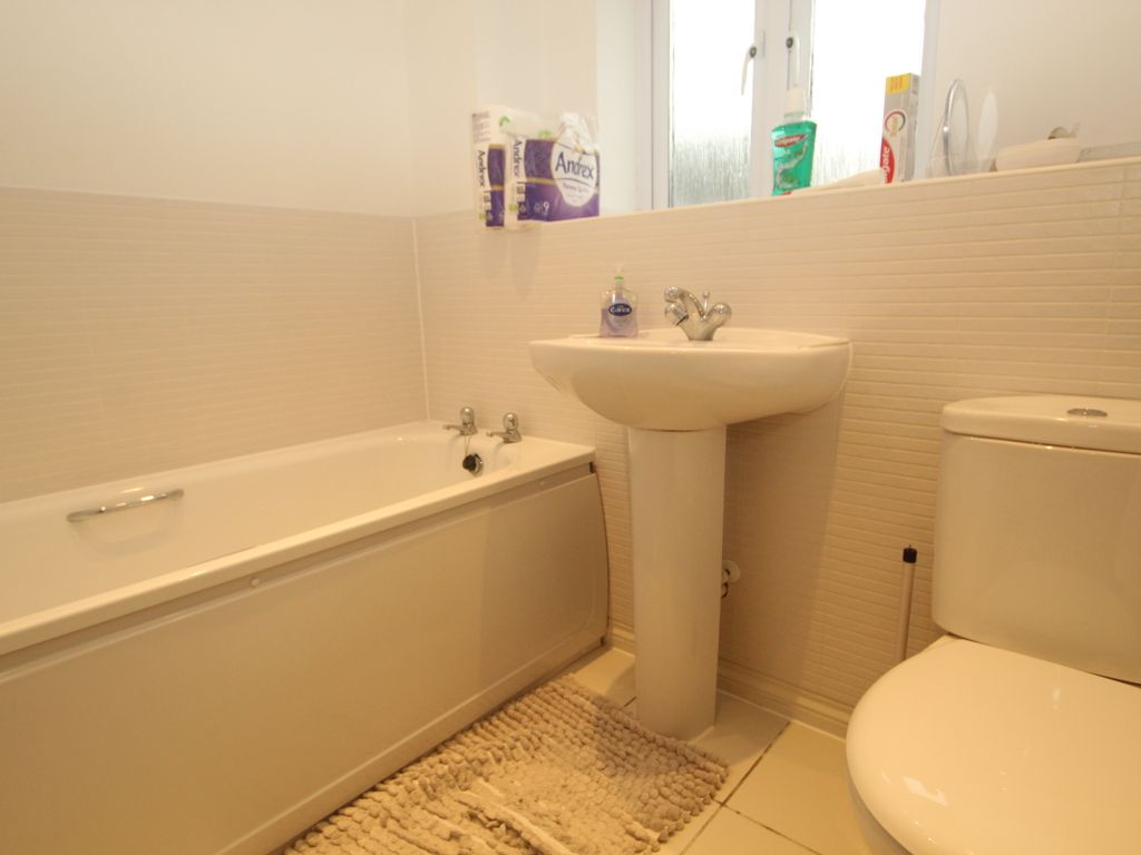 2 bed flat for sale in Chieftain Way, Cambridge CB4, £255,000