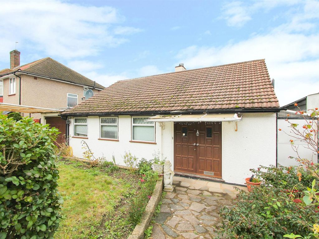 3 bed detached bungalow for sale in Wordsworth Road, Wallington SM6, £600,000