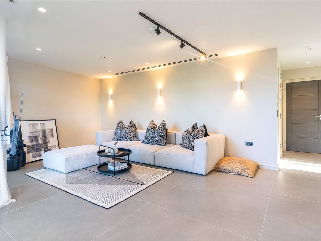 2 bed flat for sale in Banks Road, Sandbanks, Poole, Dorset BH13, £700,000
