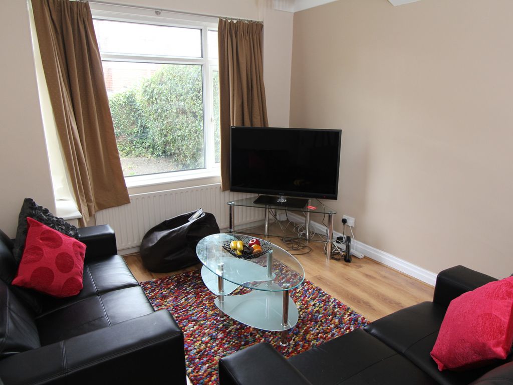 4 bed terraced house to rent in Kelso Gardens, Leeds LS2, £641 pppm