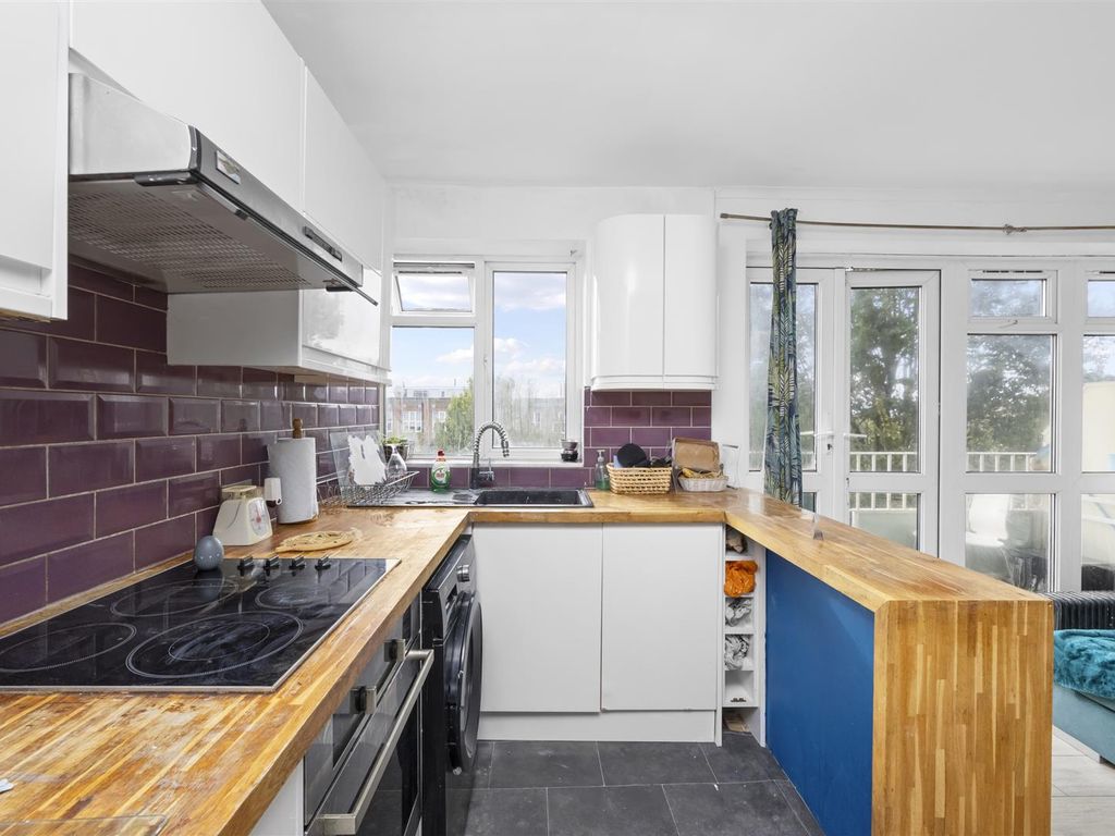 1 bed flat for sale in Hove Street, Hove BN3, £285,000