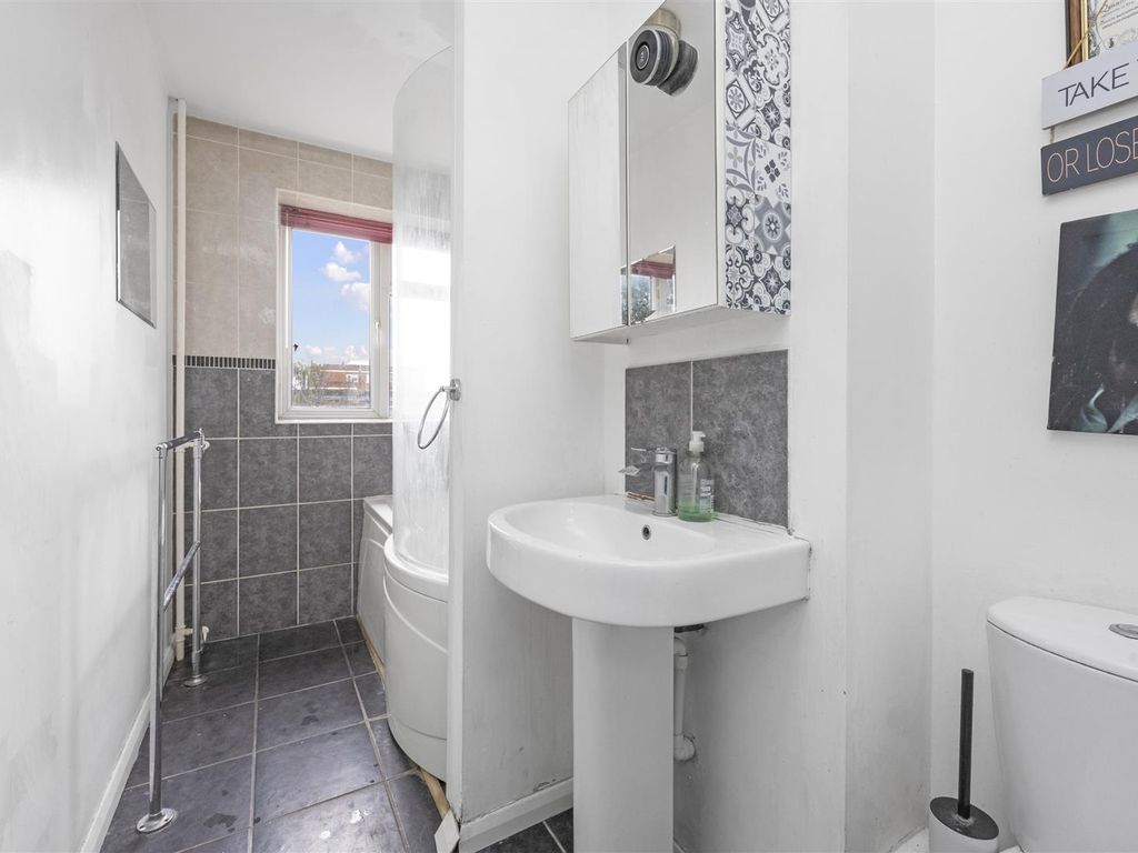 1 bed flat for sale in Hove Street, Hove BN3, £285,000