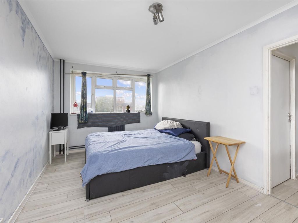1 bed flat for sale in Hove Street, Hove BN3, £285,000