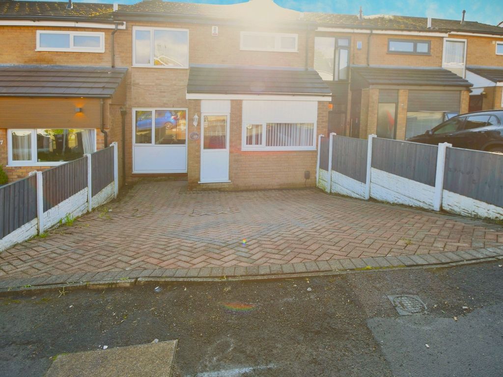 3 bed terraced house for sale in Tintern Avenue, Whitefield M45, £225,000