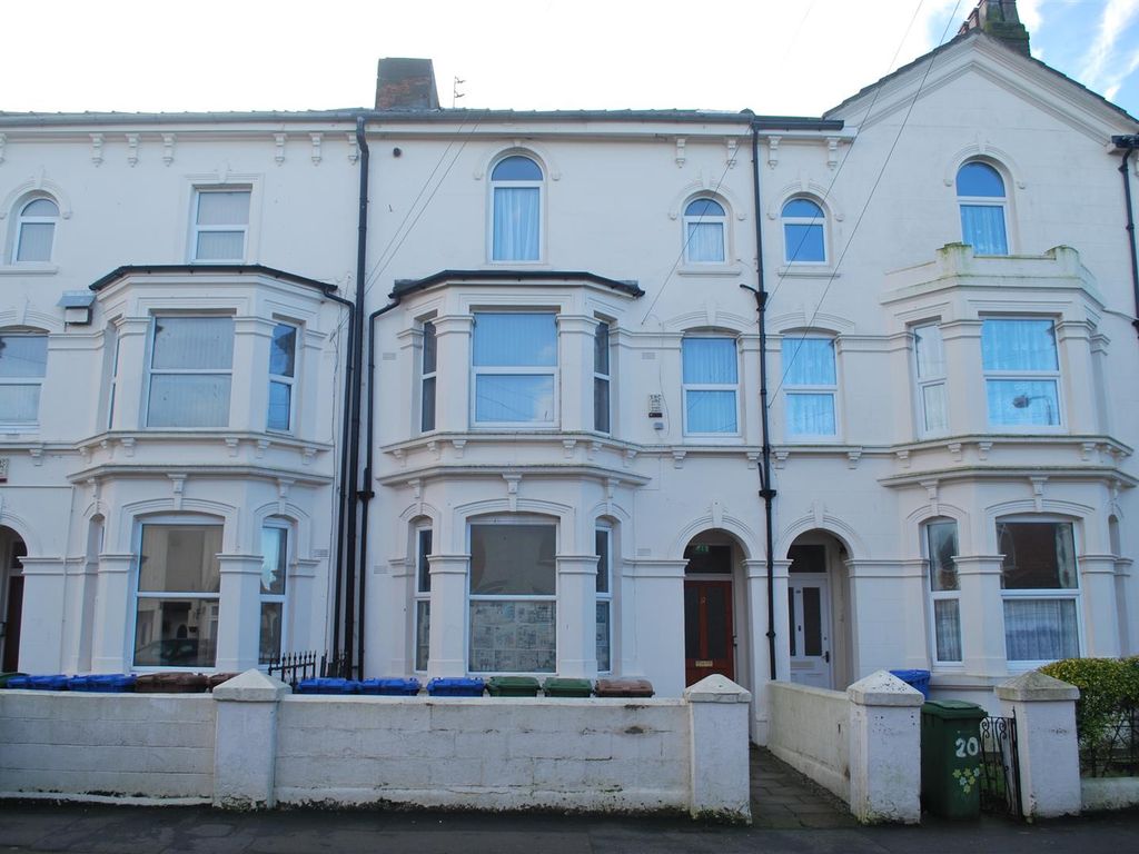 1 bed flat to rent in Princes Avenue, Withernsea HU19, £395 pcm