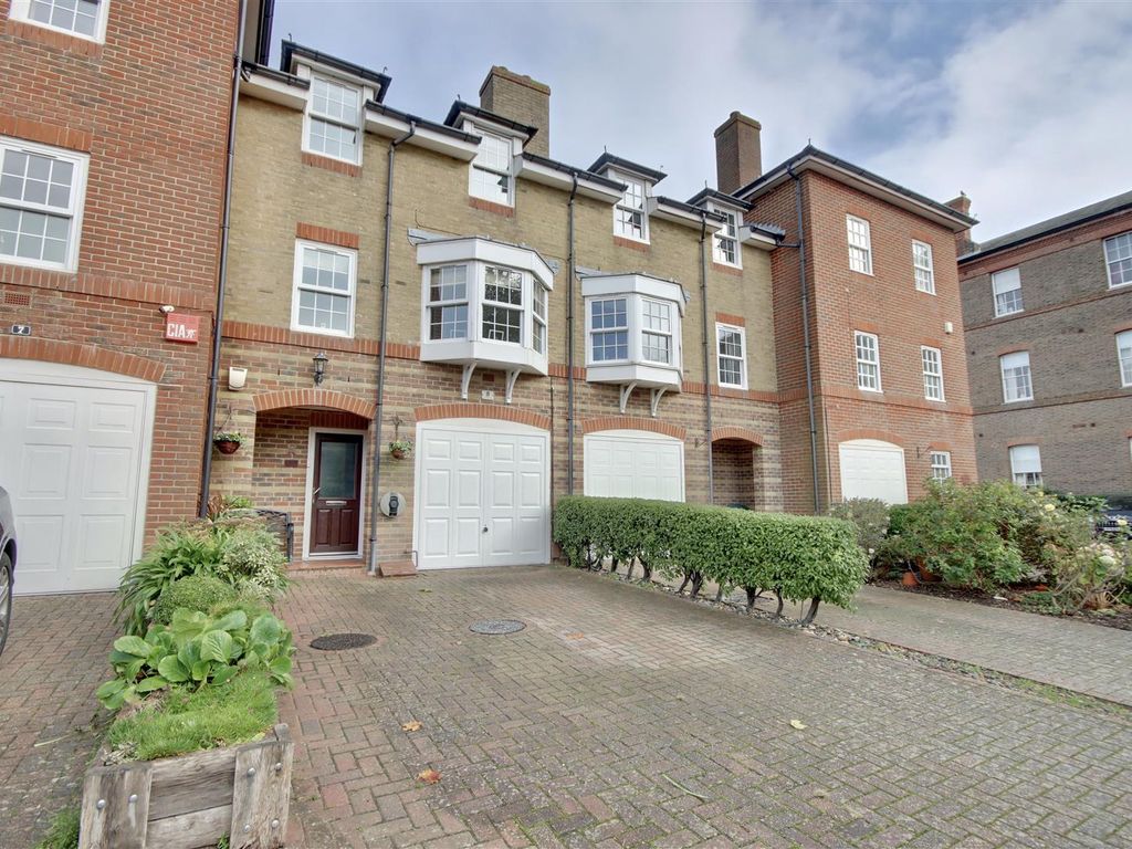 4 bed town house for sale in Churchill Square, Southsea PO4, £595,000