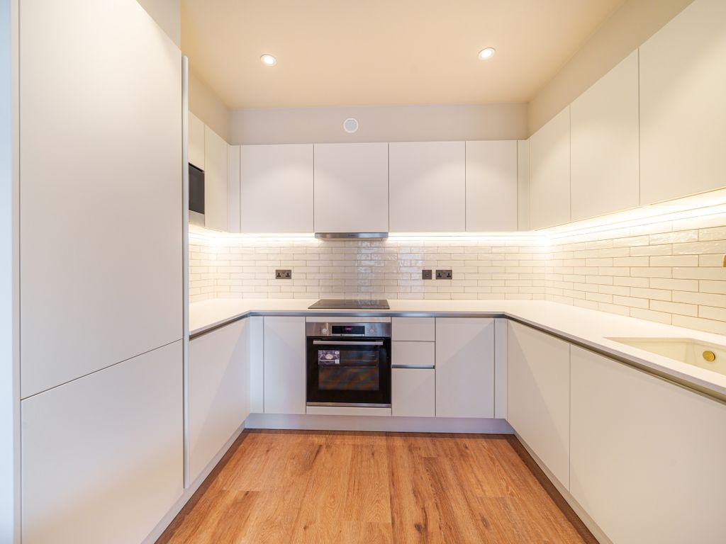 1 bed flat to rent in Ashley Road, London N17, £2,205 pcm