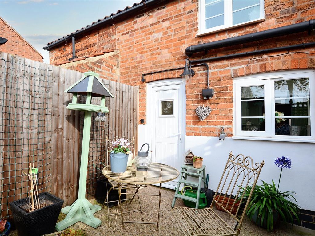 2 bed cottage for sale in Main Street, Calverton, Nottingham NG14, £175,000