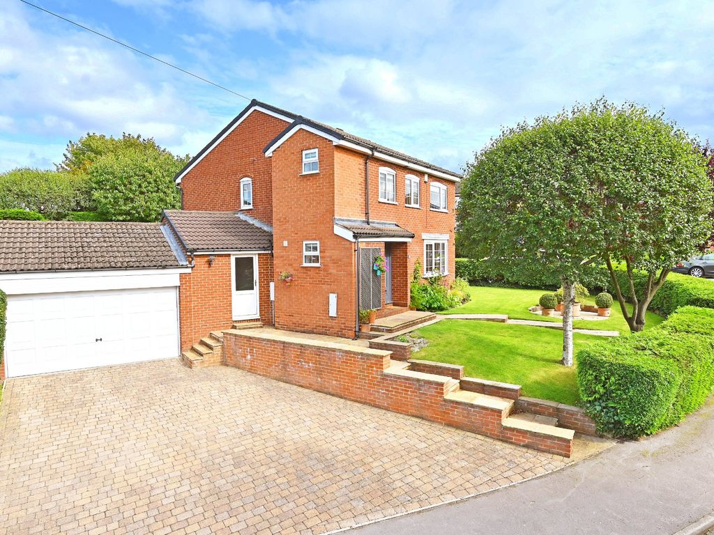 4 bed detached house for sale in Sedley Close, Harrogate HG1, £475,000