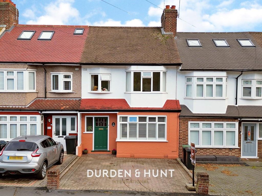 3 bed terraced house for sale in Buckhurst Way, Buckhurst Hill IG9, £550,000