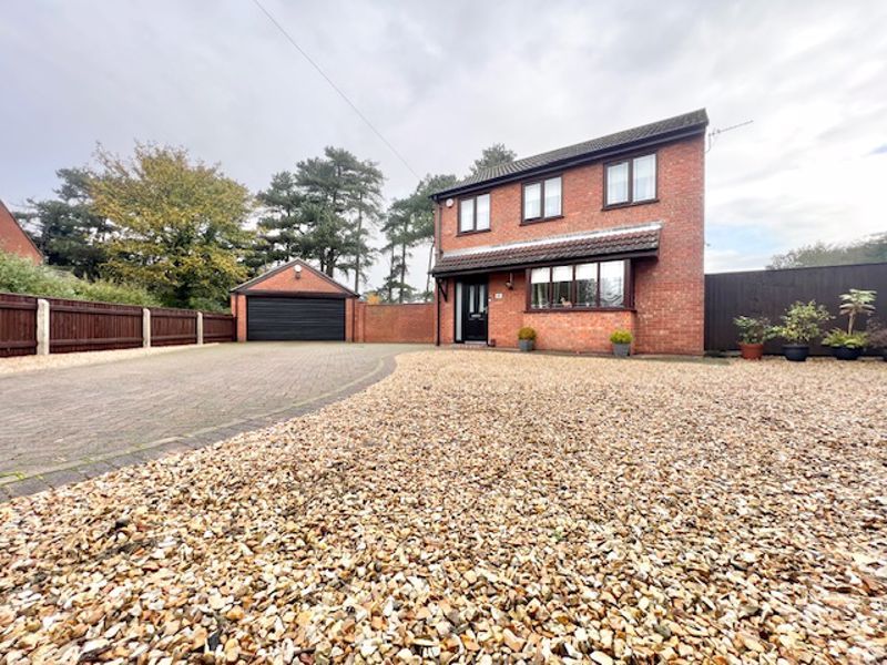 3 bed detached house for sale in Meadowbank, Great Coates, Grimsby DN37, £295,000