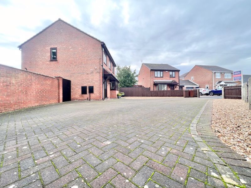 3 bed detached house for sale in Meadowbank, Great Coates, Grimsby DN37, £295,000
