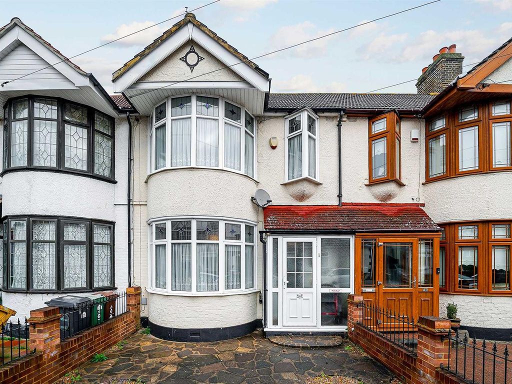 3 bed property for sale in Westward Road, London E4, £475,000