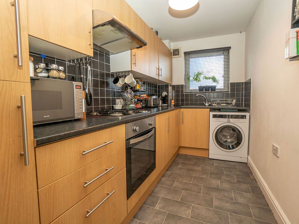 2 bed flat for sale in Cow Wynd, Falkirk FK1, £104,995