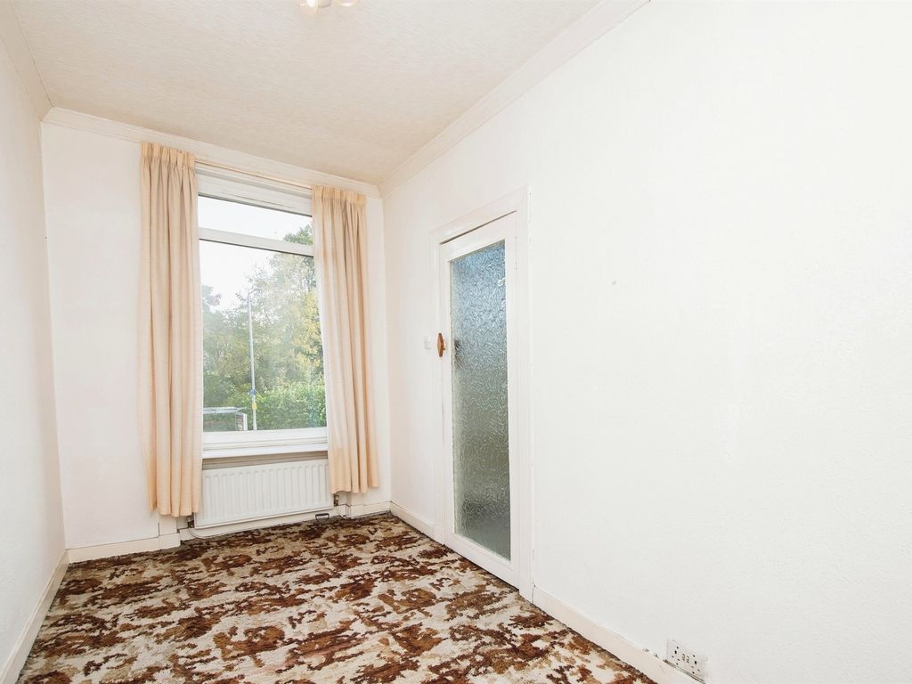 3 bed flat for sale in Aikenhead Road, Glasgow G44, £80,000