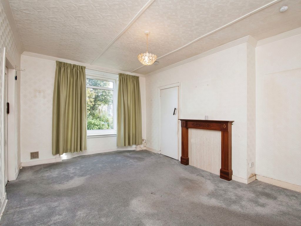 3 bed flat for sale in Aikenhead Road, Glasgow G44, £80,000