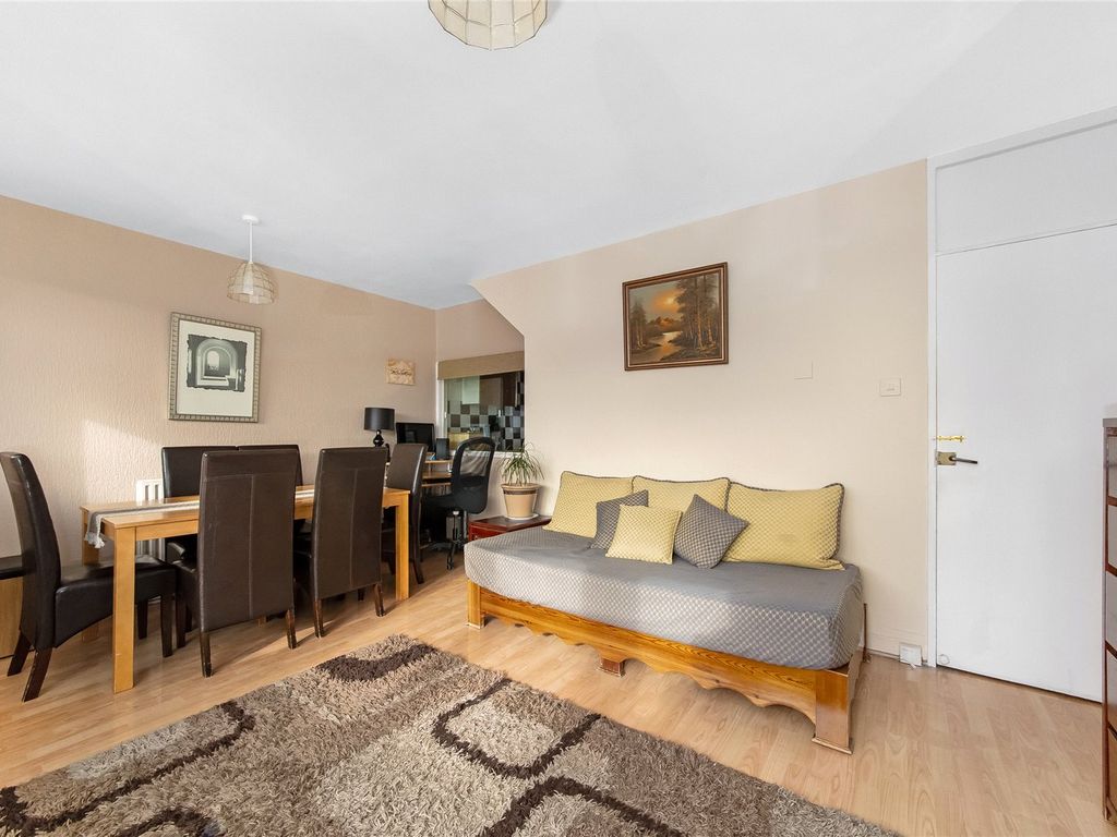 2 bed flat for sale in Frances Street, Woolwich SE18, £280,000