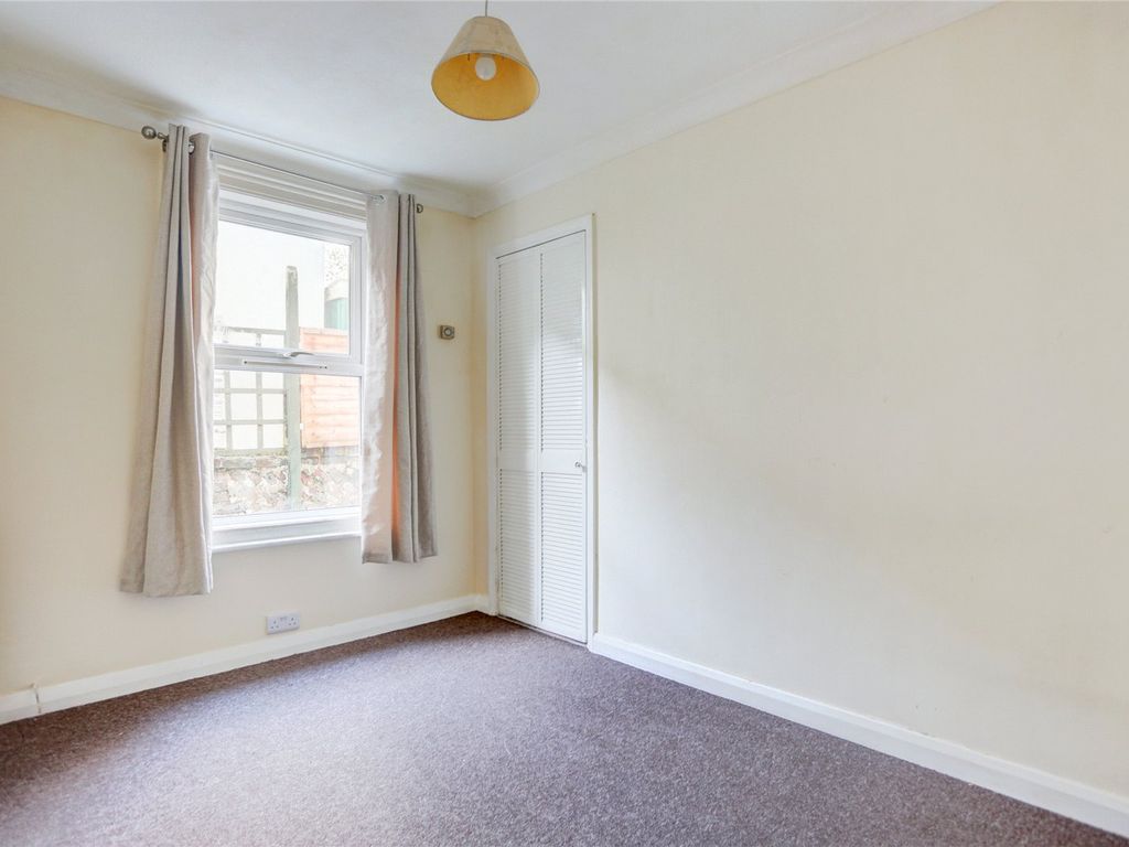 2 bed flat to rent in Bear Road, Brighton, East Sussex BN2, £1,350 pcm