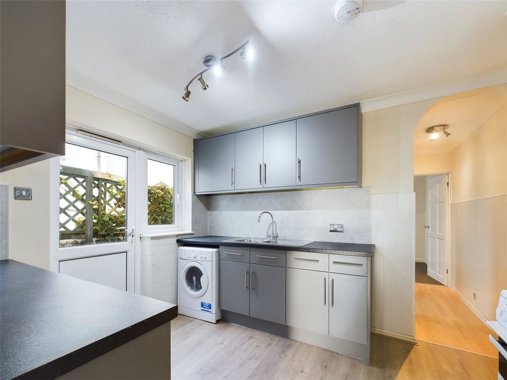 2 bed flat to rent in Bear Road, Brighton, East Sussex BN2, £1,350 pcm