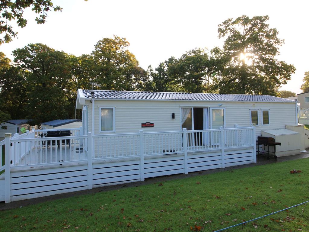 2 bed mobile/park home for sale in Hoburne Bashley, New Milton, Hampshire BH25, £74,995