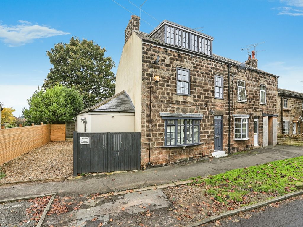 3 bed end terrace house for sale in Crab Lane, Harrogate HG1, £425,000