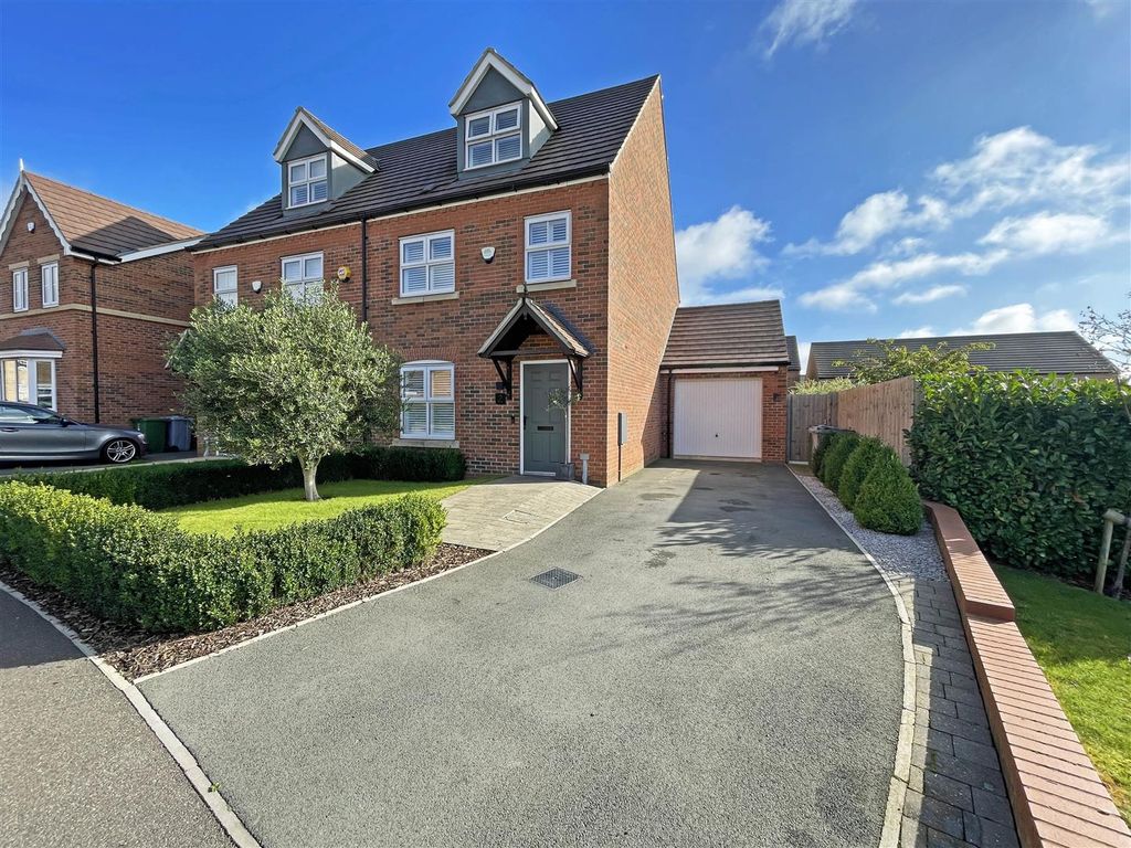 4 bed town house for sale in Boyfield Crescent, Stamford PE9, £395,000