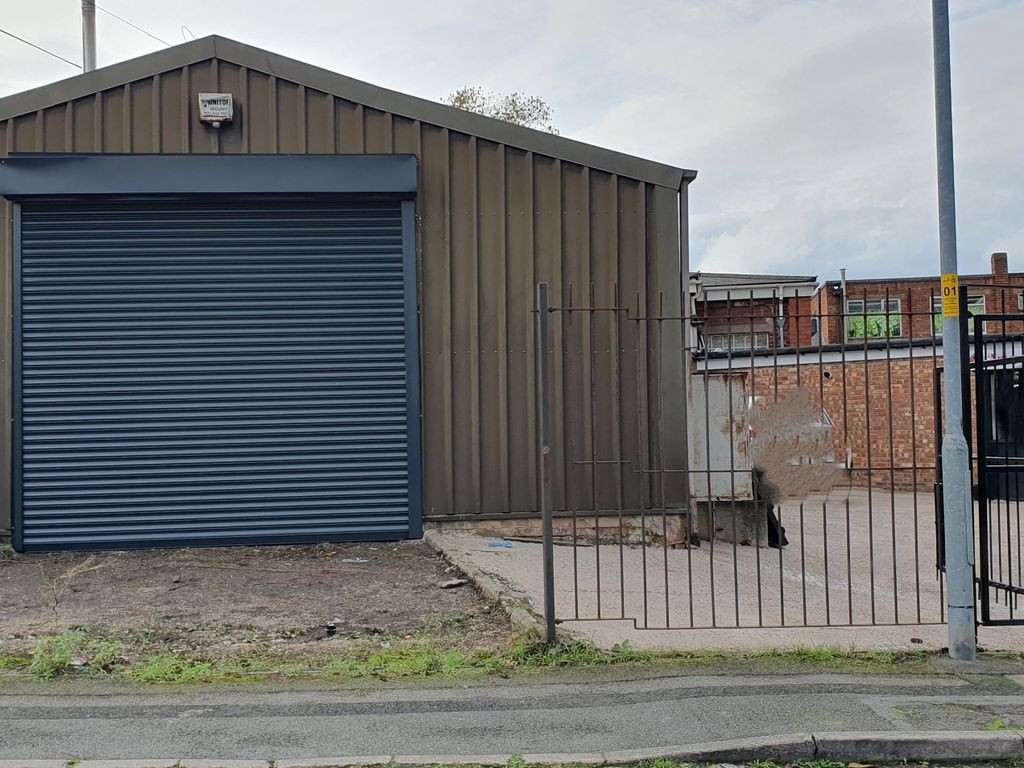 Warehouse to let in Walsall Rd, Willenhall WV13, £14,400 pa