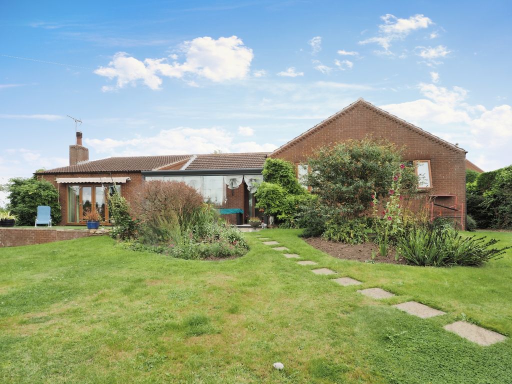 5 bed detached bungalow for sale in South Street, Retford DN22, £325,000