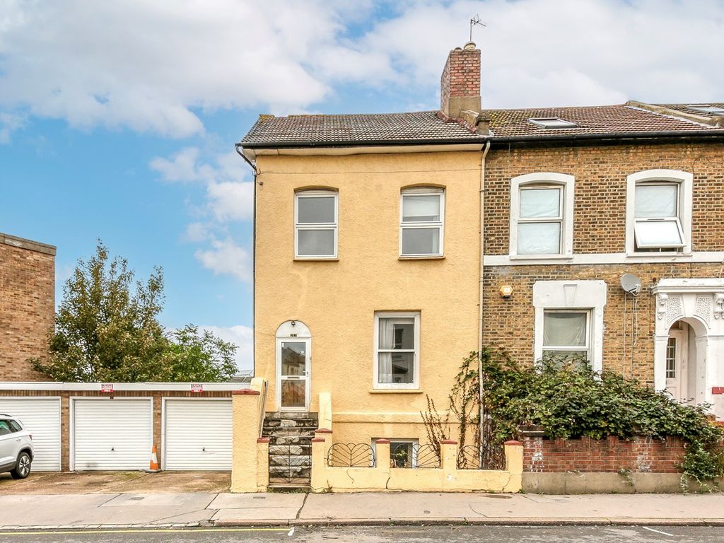 4 bed end terrace house for sale in Fernham Road, Thornton Heath CR7, £450,000