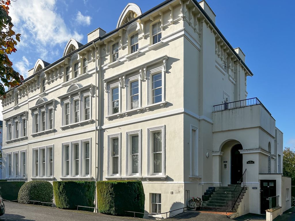 2 bed flat for sale in The Park, Cheltenham GL50, £565,000