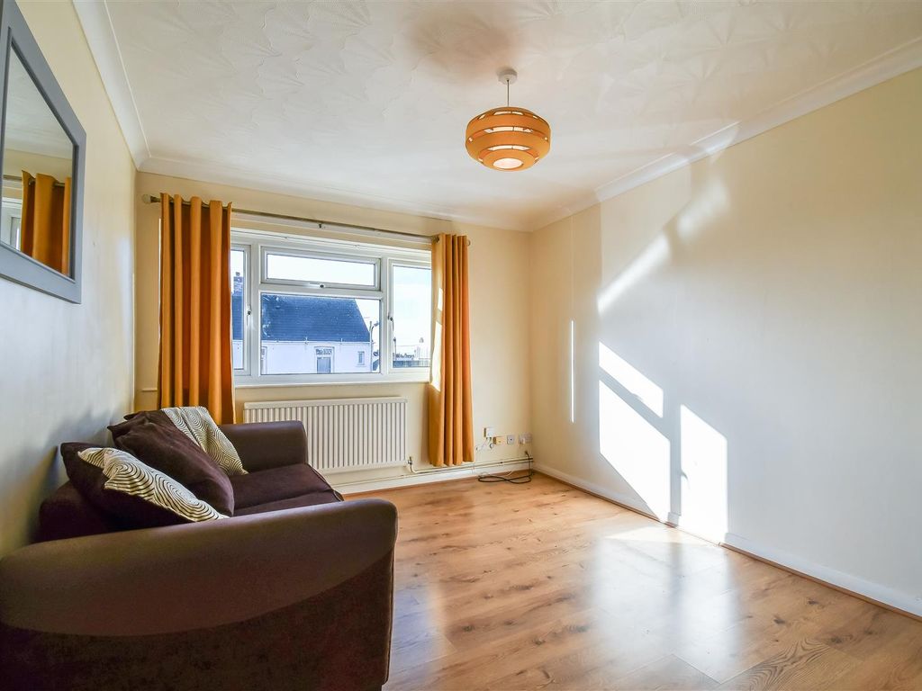 1 bed flat for sale in Lower Guthrie Street, Barry CF63, £85,000