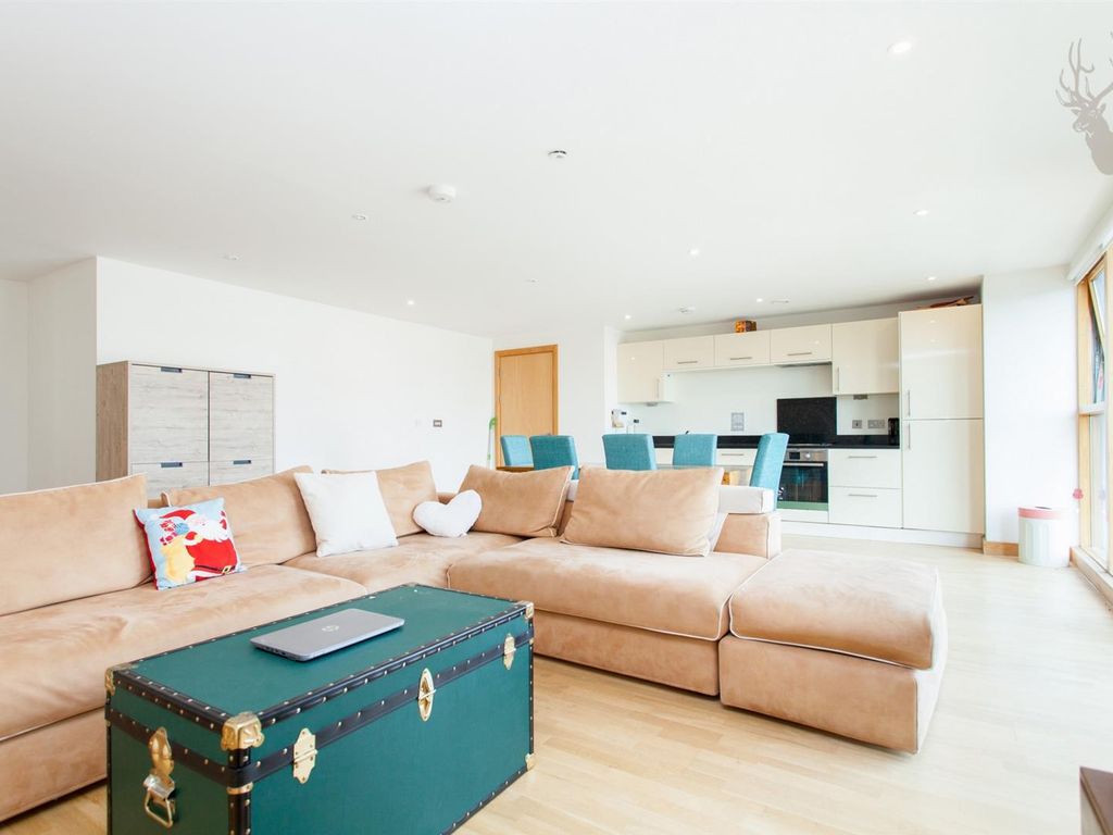 2 bed flat to rent in Wick Lane, London E3, £2,250 pcm