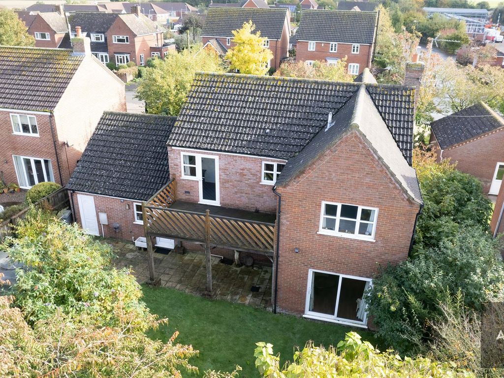 4 bed detached house for sale in Chapel Street, Cawston, Norwich NR10, £425,000